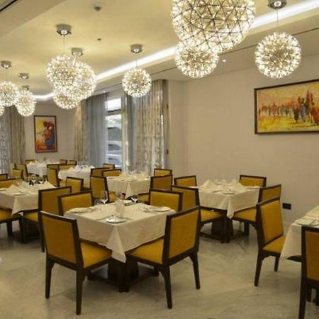 Room In Lodge - The Envoy Hotel And Suites Abuja Extérieur photo