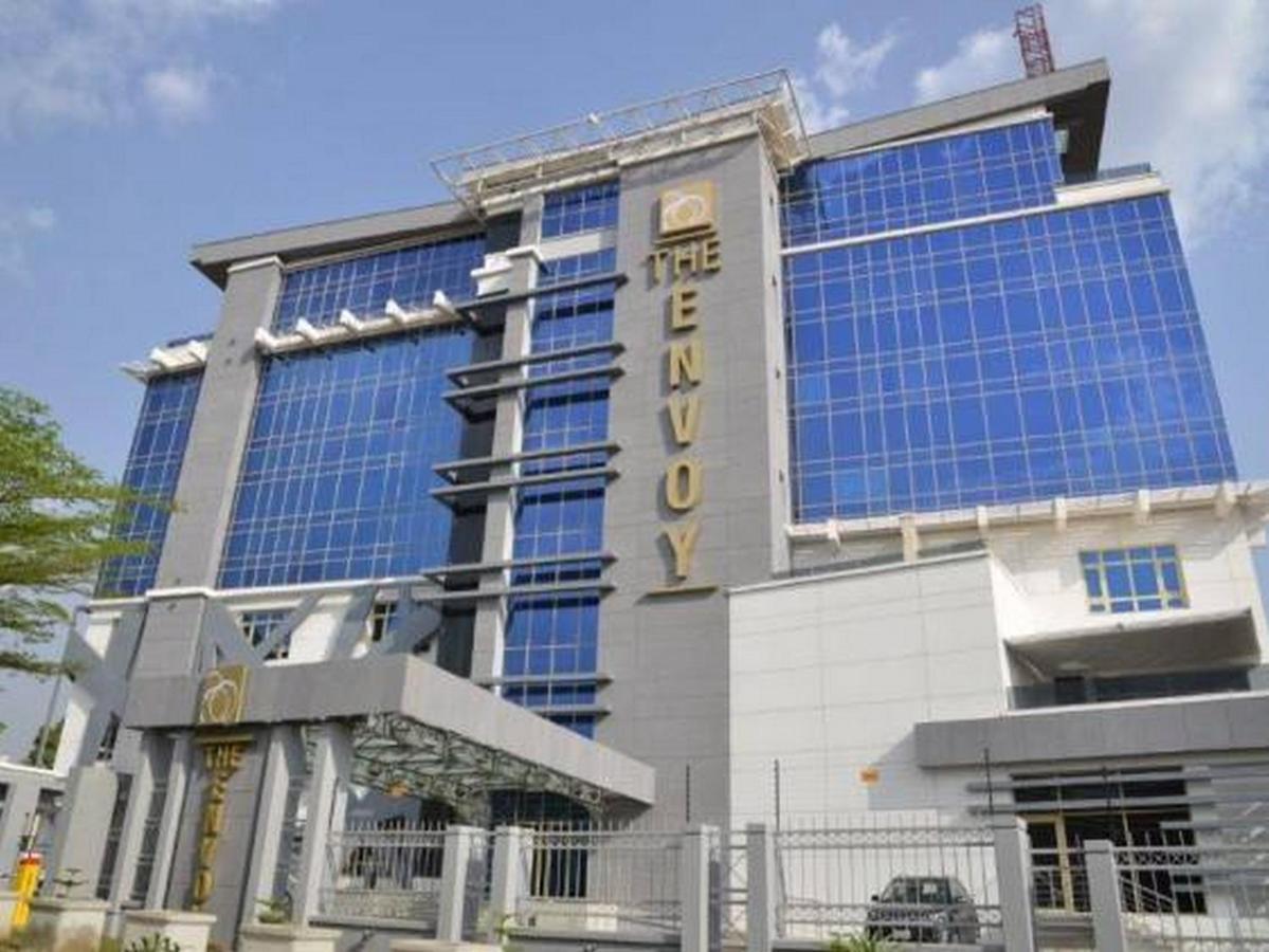 Room In Lodge - The Envoy Hotel And Suites Abuja Extérieur photo
