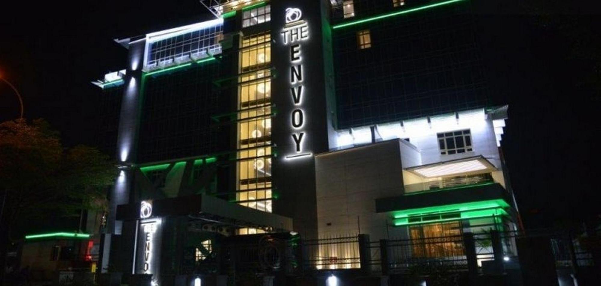 Room In Lodge - The Envoy Hotel And Suites Abuja Extérieur photo