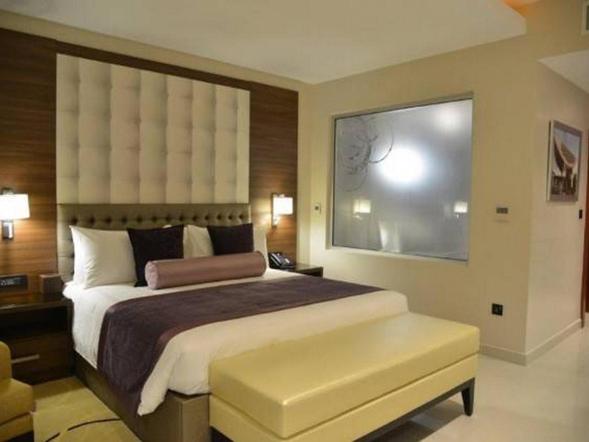 Room In Lodge - The Envoy Hotel And Suites Abuja Extérieur photo